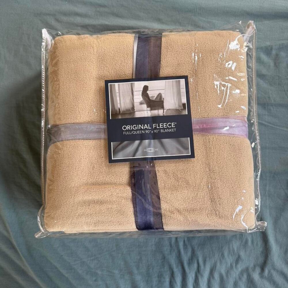 Brand New Original Fleece blanket by Simply Dream- 90"x90"
